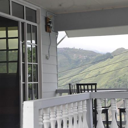 Azrien Homestay Kundasang Екстер'єр фото