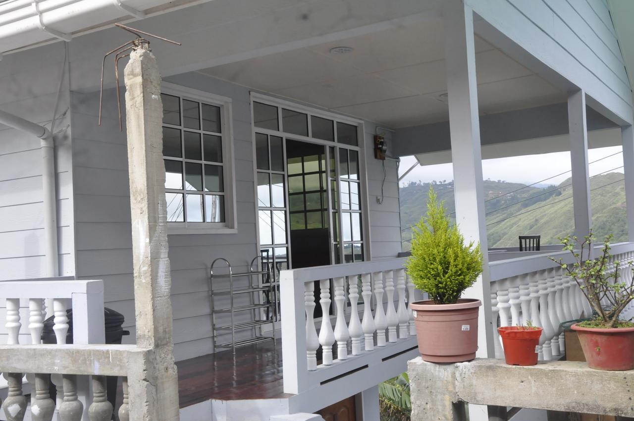 Azrien Homestay Kundasang Екстер'єр фото