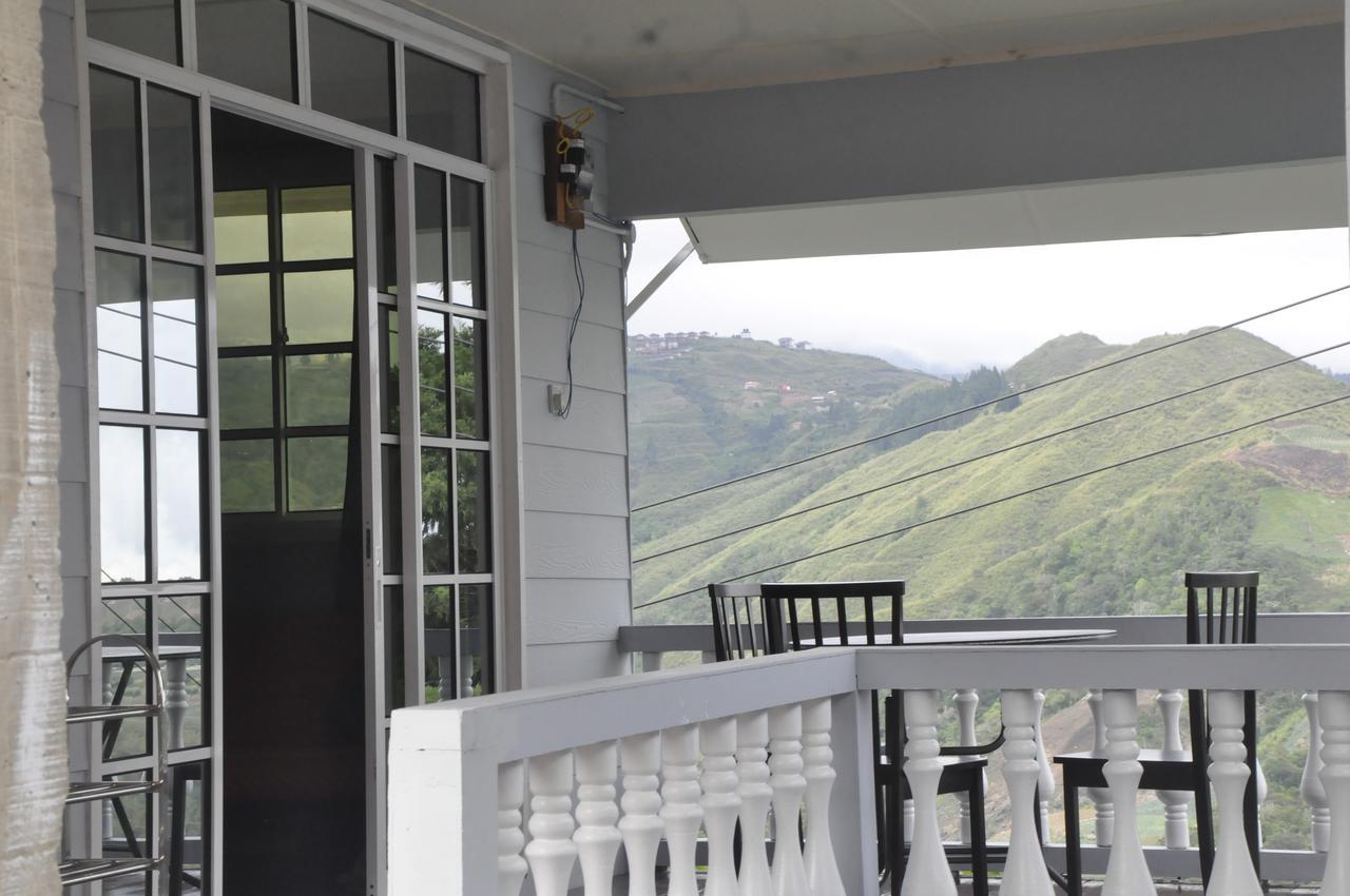 Azrien Homestay Kundasang Екстер'єр фото