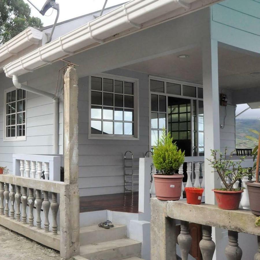 Azrien Homestay Kundasang Екстер'єр фото